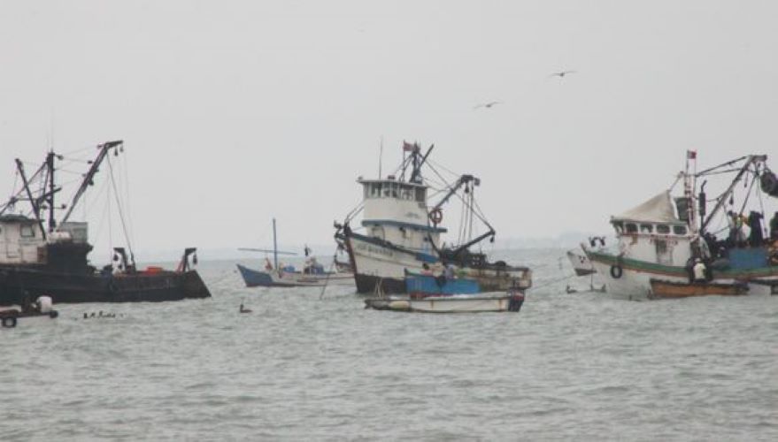 Embarcaciones chinas deberán contar con equipo de seguimiento satelital para pescar en mar peruano