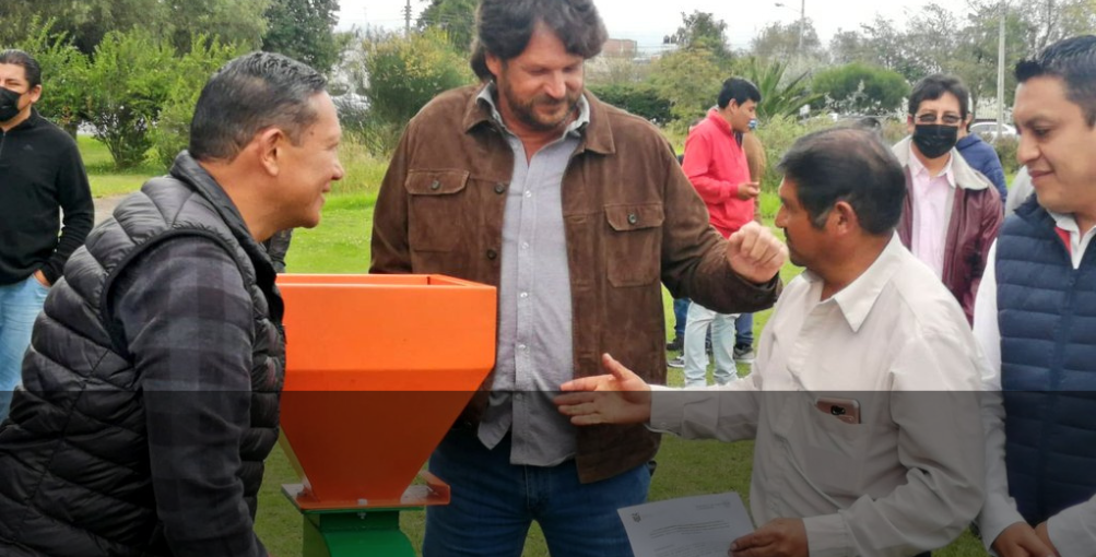 Títulos de propiedad y maquinaria se entregaron en Chimborazo